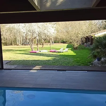 Batisse Du 19eme De 290m2 Avec Piscine Couverte Villa
