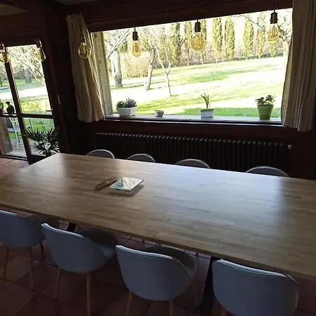Batisse Du 19eme De 290m2 Avec Piscine Couverte